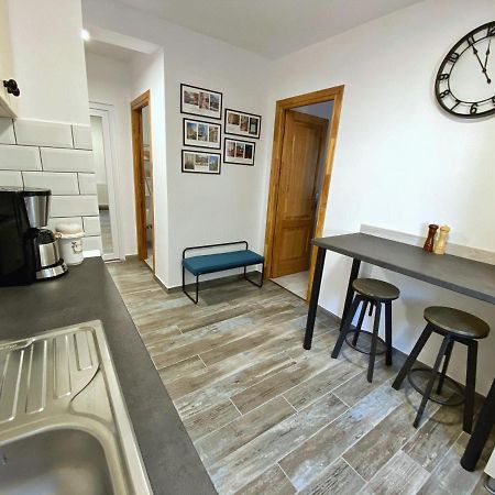 Highland Home - Cozy Apartments Near City Center Oradea Exteriör bild
