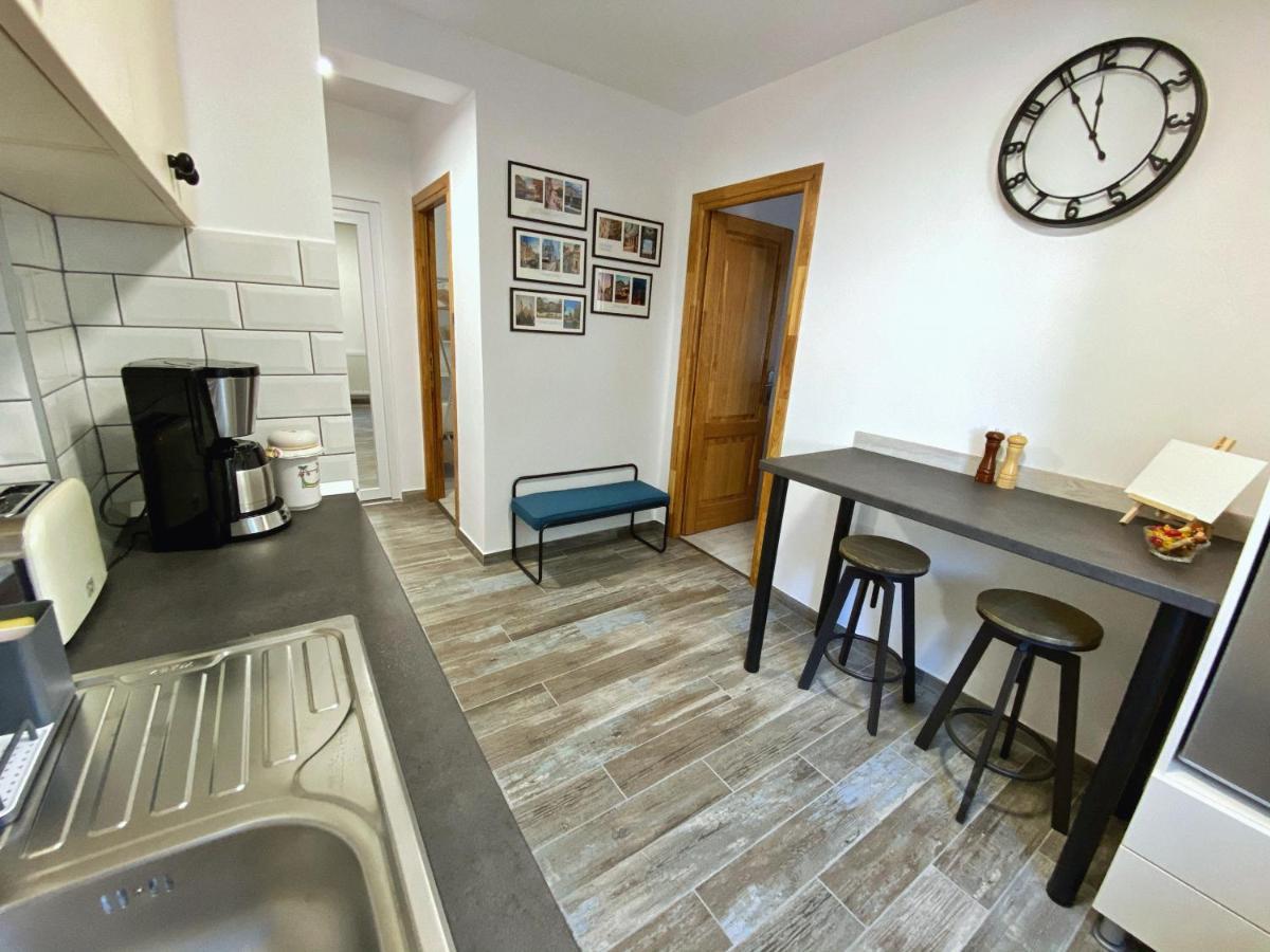 Highland Home - Cozy Apartments Near City Center Oradea Exteriör bild
