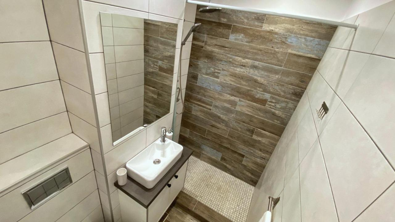 Highland Home - Cozy Apartments Near City Center Oradea Exteriör bild