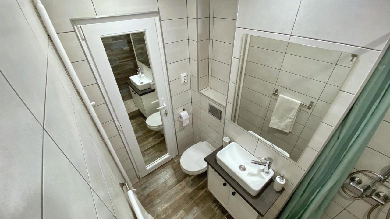 Highland Home - Cozy Apartments Near City Center Oradea Exteriör bild