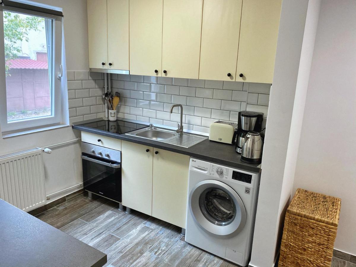 Highland Home - Cozy Apartments Near City Center Oradea Exteriör bild